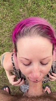 Blowjob di padang luar