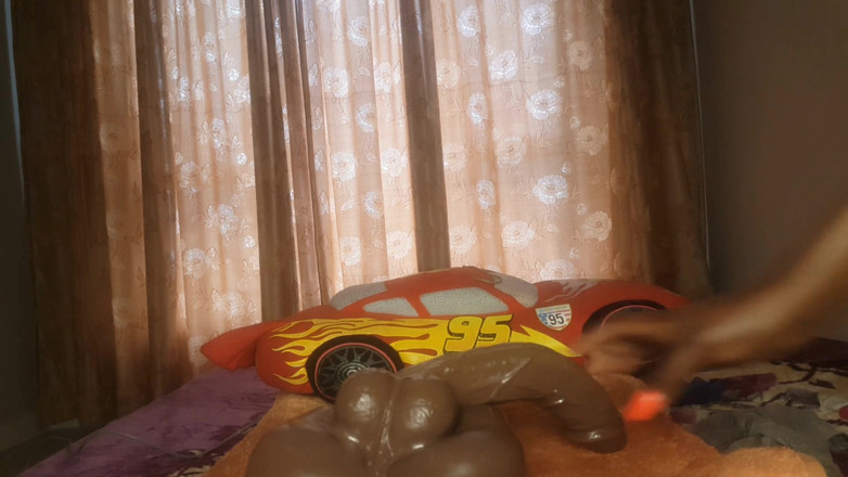 Super sexy ebony cuties: 괴물 딜도에 내 거대한 엉덩이를 두근