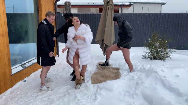 Kate Rich studios: Drei männer ficken eine schwangere frau hart