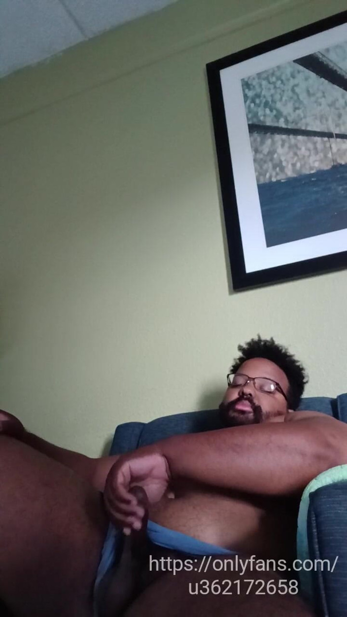 Eddie Venezuela: Il grande patrigno noci in una stanza d'albergo