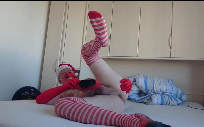 Carmen_Nylonjunge: Nylon Boy Is Horny in Advent Season