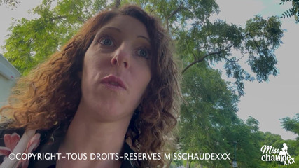 Misschaudexxx: Misschaudexxx, bir bankta kendimi tatmin ediyorum