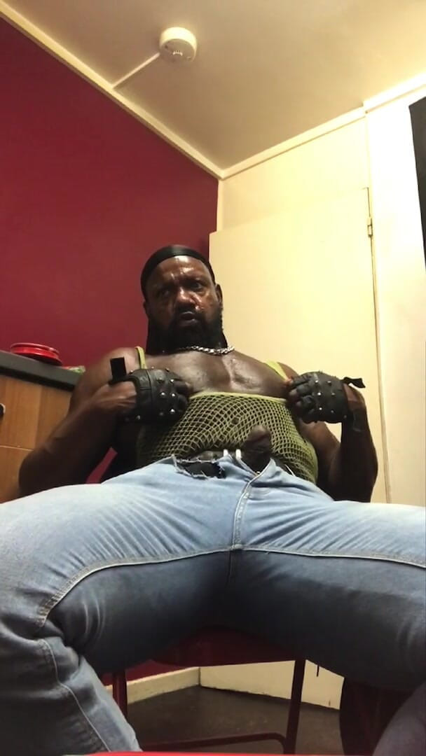 Brodyjayrichardson: Siyah kas dumanı ve mastürbasyon