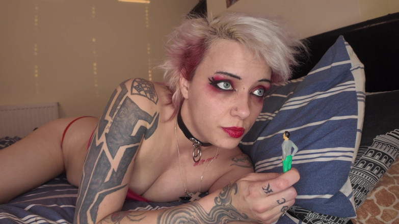 Glitterqueen1999: Shrunken Stepbro saya