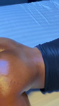 Moje sousedova dcera trvá na tom, že ji ošukám, než půjdu hrát fotbal