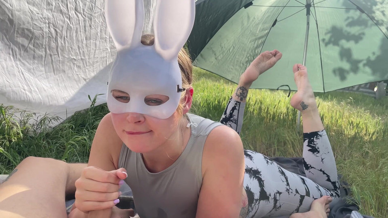 HotPrincessUA: ミステリーガールがヤードで俺をフェラした