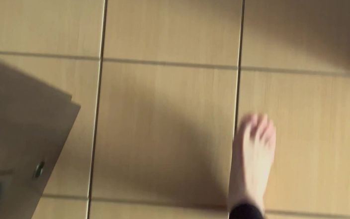 Feet: Walking Barefoot