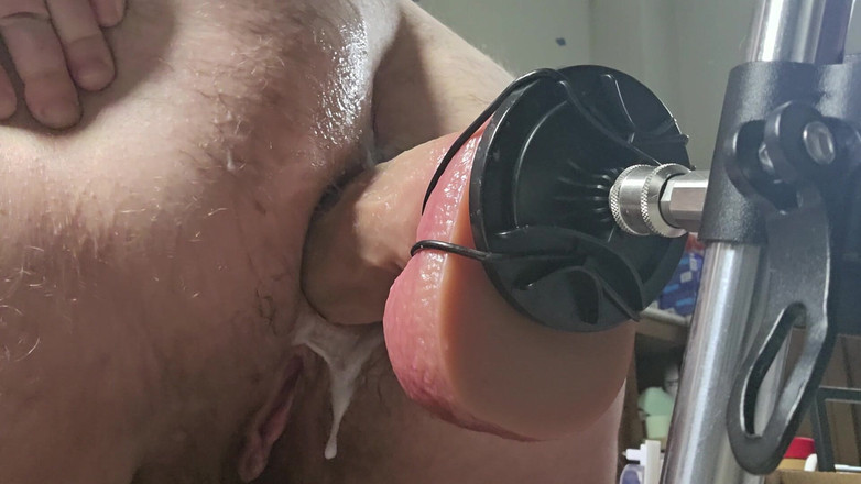 puppyrolls: 이 딜도는 너무 크고 말 그대로 나를 너무 잘 열어