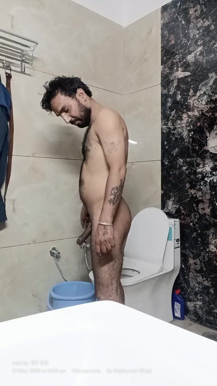 Rajasthani-old-lover: 샤워하고 자위하는 인도 아빠