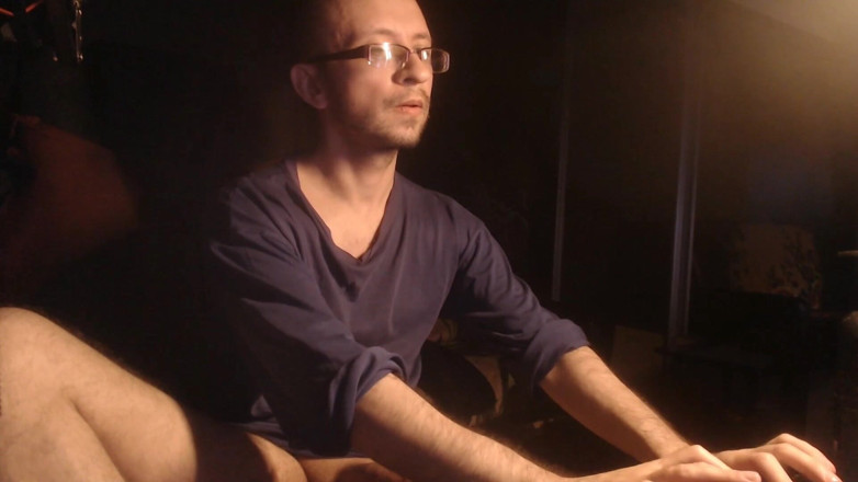 Alex Metallov: Facet bawi się swoim kutasem podczas pokazu kamerze internetowej