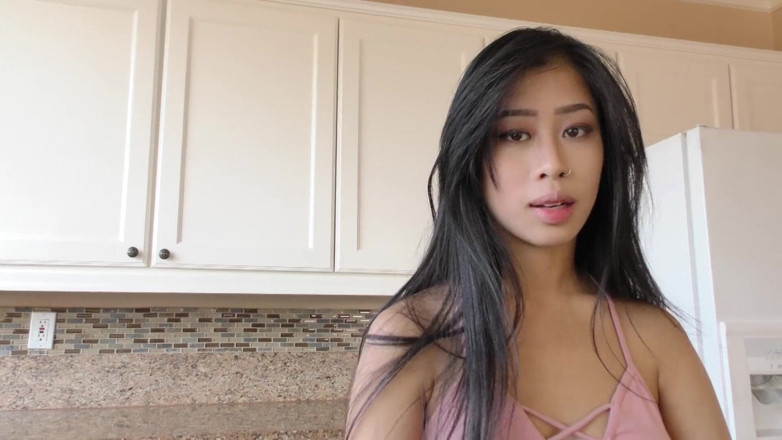 Asian Milfs n Teens: เจด คูช ปล่อยให้พ่อเลี้ยงเย็ดหีขนดกแล้วแตกคาหี - Perv Milfs n Teens