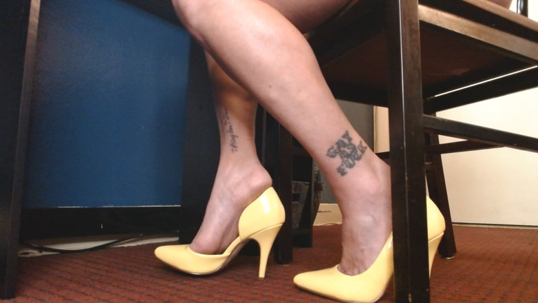 Abby Anna: Gele kantoorpompen schoenenspel dippen