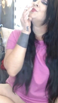 Anna fumando e conversa pequena