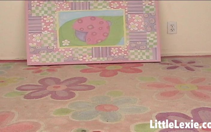 Little Lexie: Я фантазирую о моем тренере по теннису и трахаю ракетку