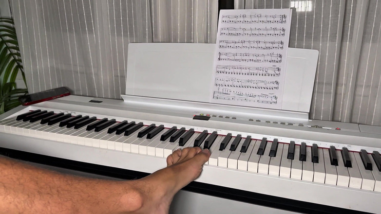 Rauls Bud: Lekcje gry na fortepianie dla mojego przyrodniego brata Mellsa Blanco...