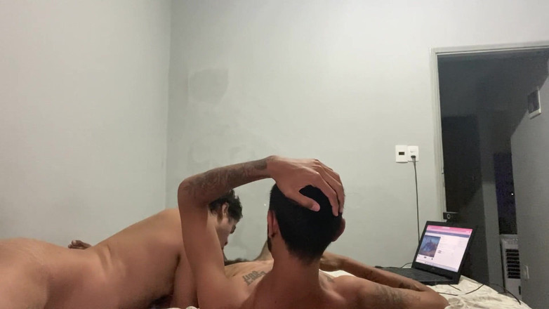 Leandro e Asafe: Двоє неслухняних молодих чоловіків займаються сексом і показують на веб-камеру