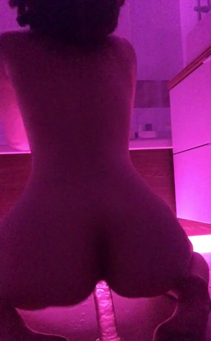 Soft Vulgar: Realmente amo mi consolador pero no se compara con la...