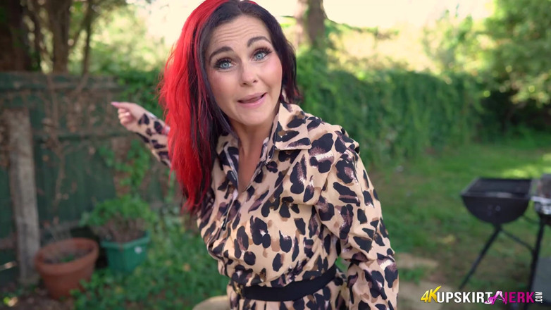 SkirtJerk: Roxi Keogh - Garden Pussy