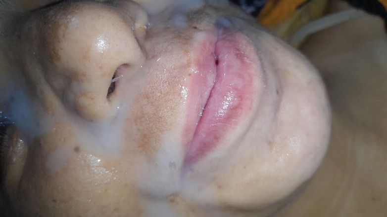 Sexier My Wife: 私のムラムラした妻は、大きなペニスを指で触れ、しゃぶることを楽しんでいます