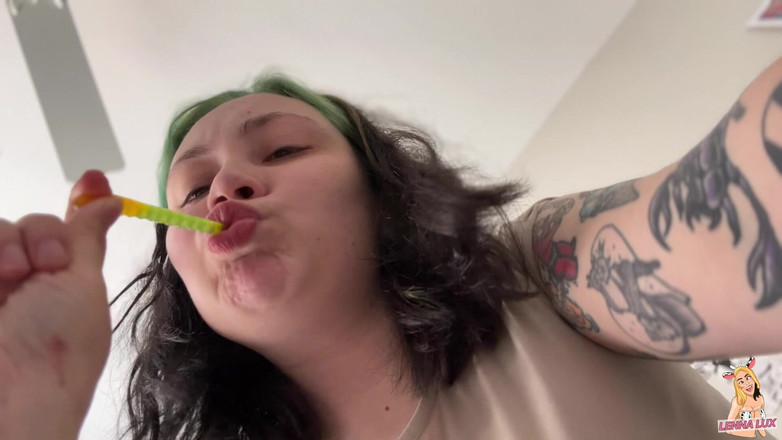 Lenna Lux: Bữa ăn nhẹ trong đêm trong phim