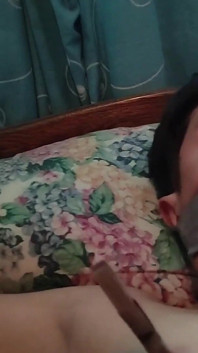 Acum urmărește-mă cum îl fac pe iubitul tău legat să ejaculeze