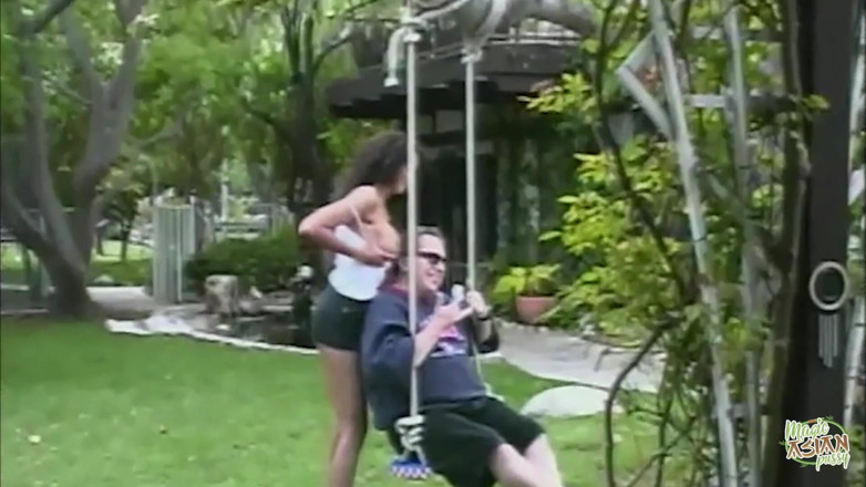 Magic Asian Pussy: Kiedy atrakcyjna azjatycka blondynka zaczyna pragnąć głębokich ruchów analnych, ogród...