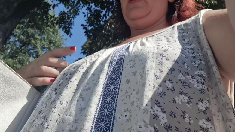 Nicoletta Embassi: Gå på gatan och floden vid baren: utsläpp på trottoaren...