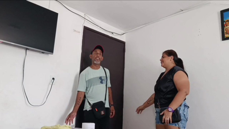 Adribella69: Femme infidèle ! J’ai emmené mon voisin à l’hôtel pour essayer sa...