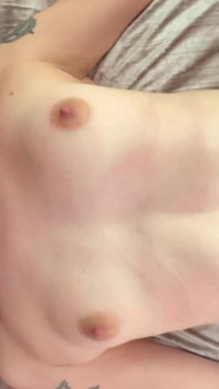 Komşu genç trans kız yaşlı komşuyla sikişiyor