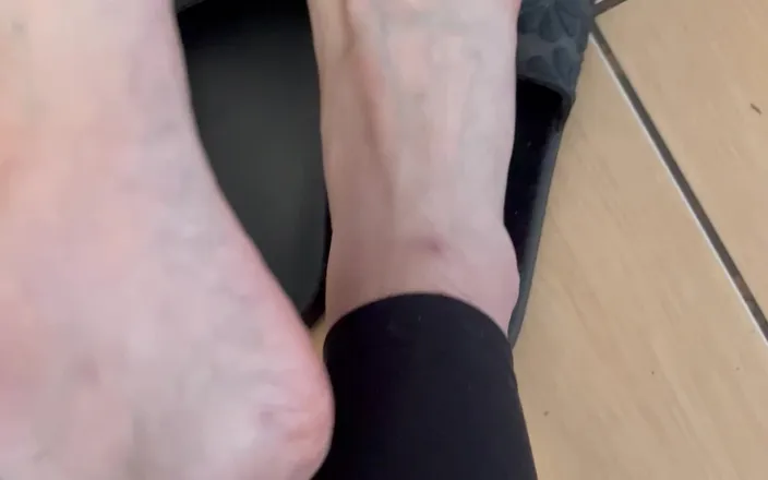 Feet: Feet in Flip-flops and Walking in Flip-flops