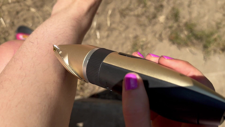 Cuteblonde666: Trimming My Bush and Leg Hair Closeup