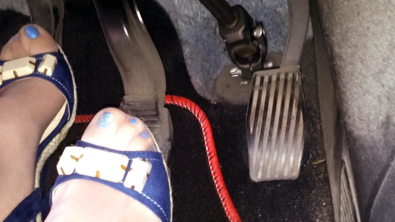 Nyllady: Conducere și Revvig în Blue Wedges pe picioarele mele hosed
