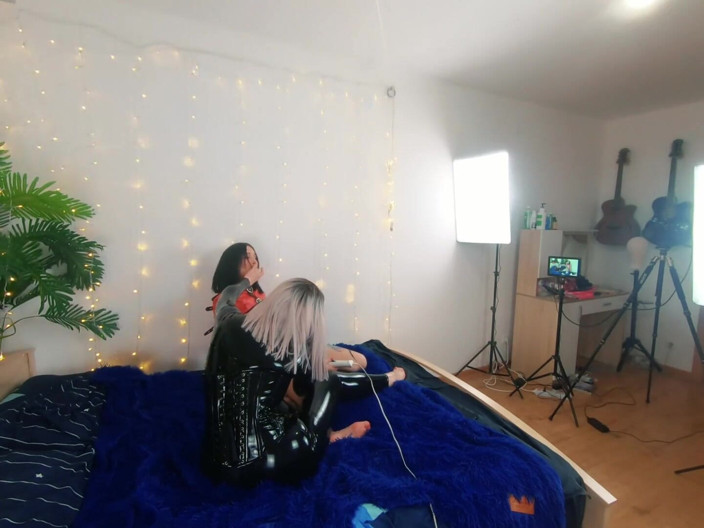 Arya Grander: Seks videosu yapan güzel lezbiyen fetiş kızların sahne arkası. Pozitif...