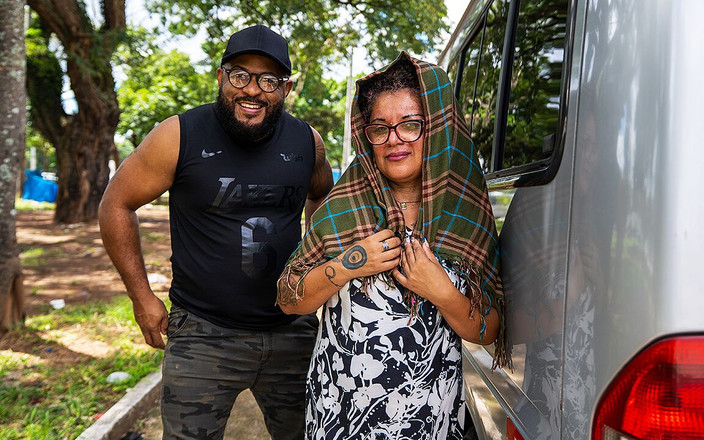 MaturePickup: 太った熟女が私のバンでアナルフィストを犯される