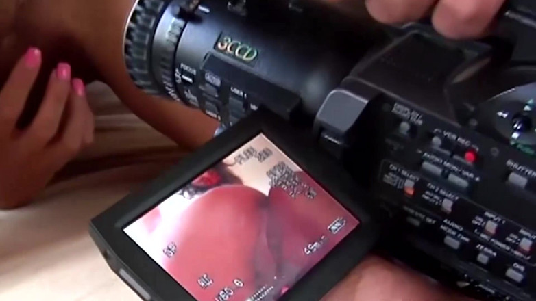 Erotic Planet X: Teenagerka ráda je šukána dvěma penisy najednou