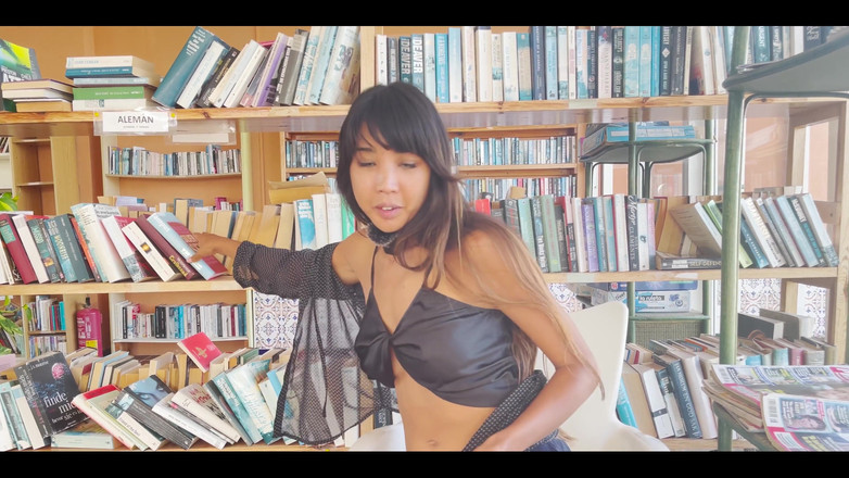 DaringKiara: Levando Minhas Aventuras para uma Biblioteca Pública em uma Cidade...