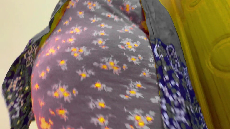 Aria Mia: Desi sexy, cul énorme et gros nichons, belle-mère pendant qu'elle nettoie...