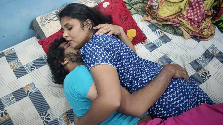 Vaishnavysharunraj: Nighty Ass Romantika s polibkem prsou