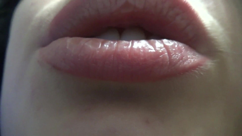 Goddess Misha Goldy: Grote volle lippen, tanden en kreunende fetisj!