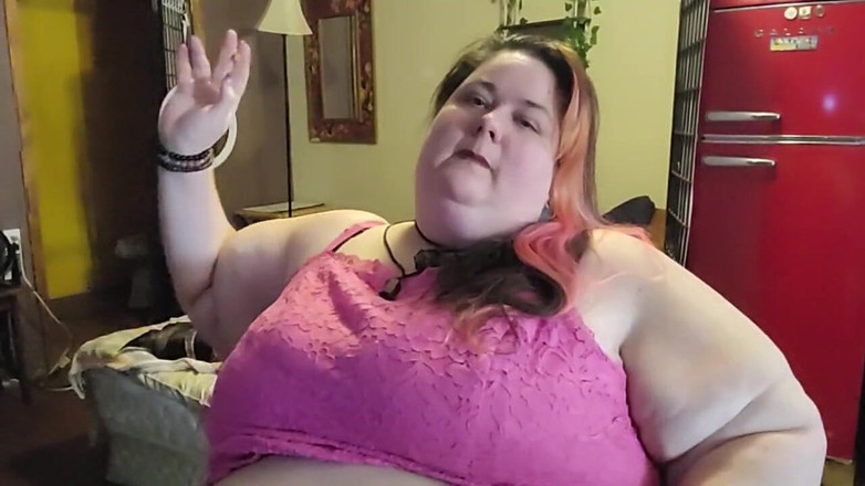 Kitty Delgato: SSBBW Smoking While Playing with My Neck and Massive Arms