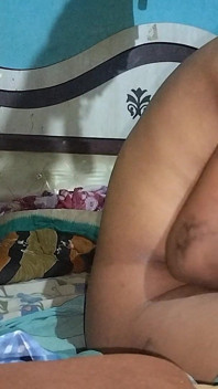 देसी भाभी बरसात की रात को अपनी वासना को बुझाती है