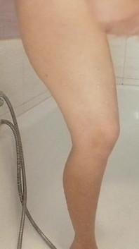 Esposa sexy depila o cabelo da buceta