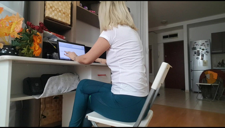 Erotic Tanya: Stille, stille scheten aan het bureau