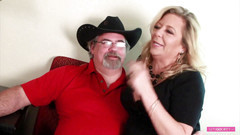 LetsGoEroticOnly: Tetona madura Karen Summers obtiene una polla joven en su...