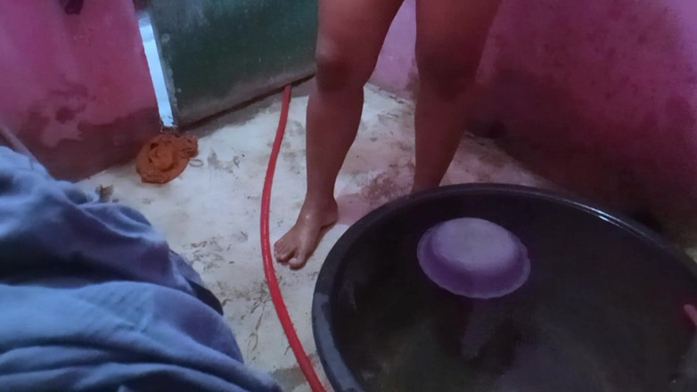 Citra: 継母はいつもシャワー中の自分の姿を撮って、自分の大きな会社を見せびらかす