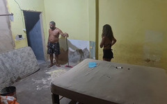 LeoOgro: Mladá dívka svádí zedníka - anální teen