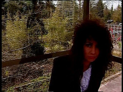 Lucky Cooch: Adorabile bellezza bruna all'aperto intervista