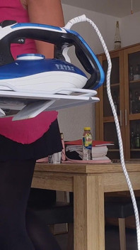 Подивись під мою спідницю, поки я прасую