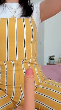 Pelacur Comel Alice Comel Dengan Wajah Comel Melancap Zakar Anda Dengan Tangannya Lembut Dan Menjadikan Anda Footjob Berminyak