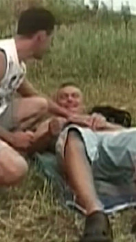 Scena dependentilor de buttholes -1_filthy prieteni homosexuali se fut reciproc în cururi în junglă.